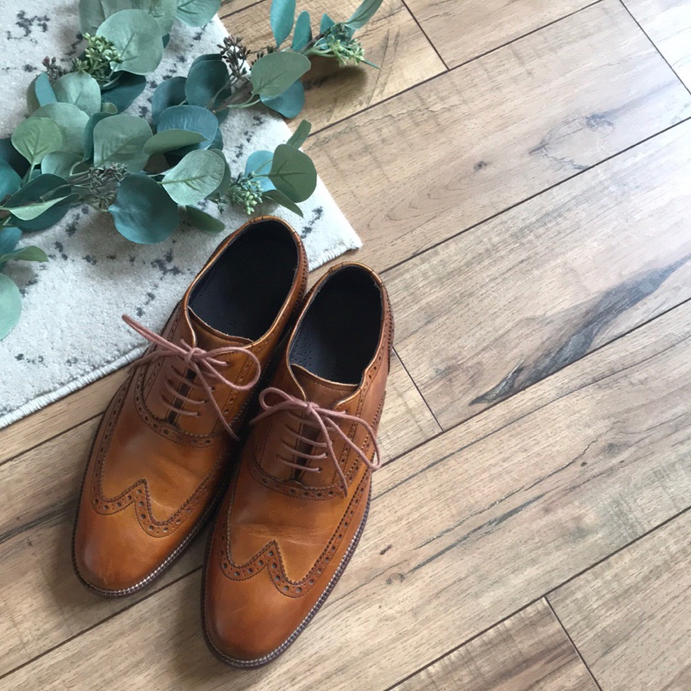 Wingtip dress shoes